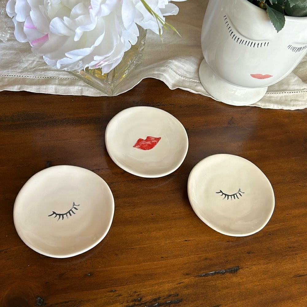 Rae Dunn Set of 3 NEW ring plates supports